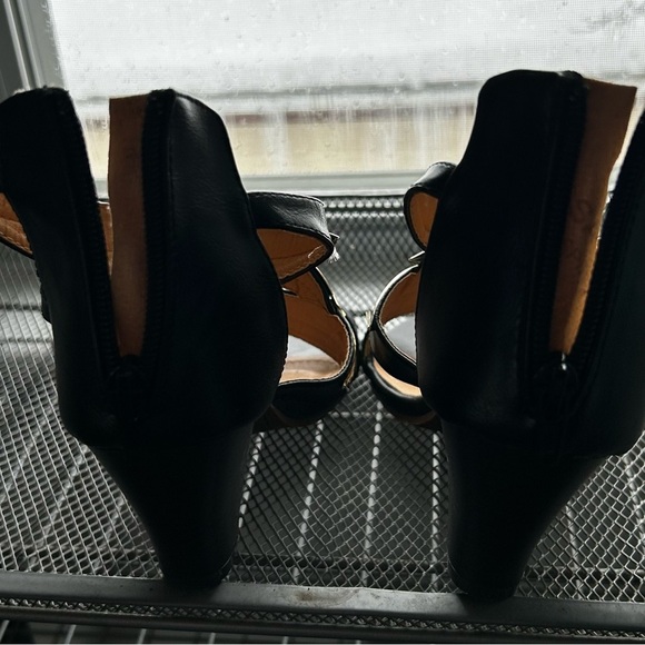 Size 8 Gold and black Charming Lady heels - Picture 4 of 11